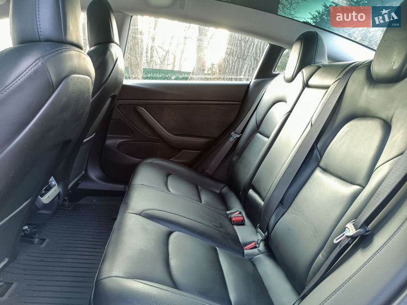 Седан Tesla Model 3 2019 в Киеве