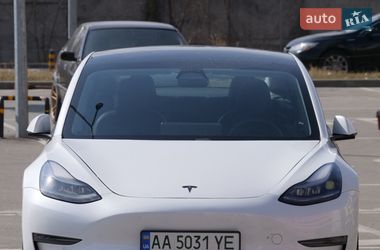 Седан Tesla Model 3 2022 в Киеве