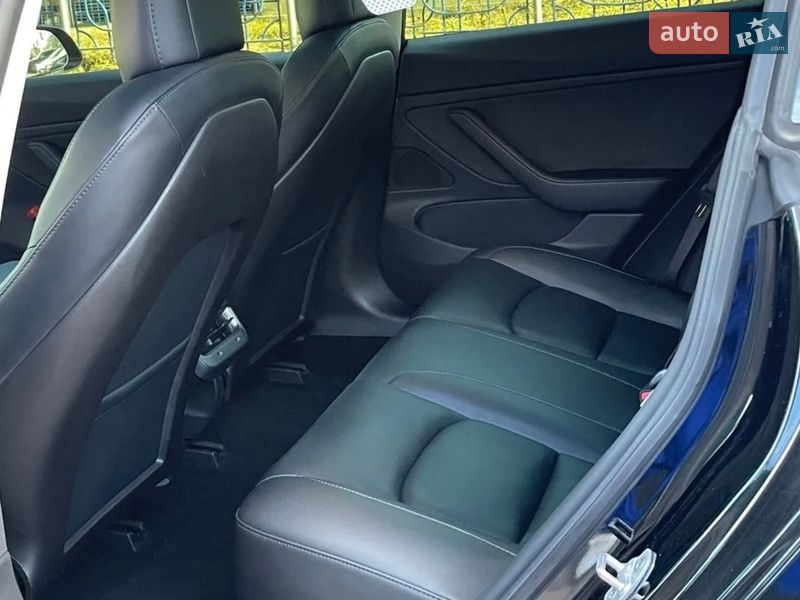 Седан Tesla Model 3 2019 в Киеве