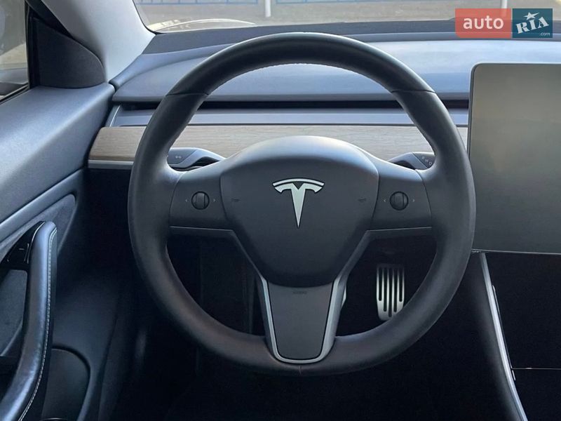 Седан Tesla Model 3 2019 в Киеве
