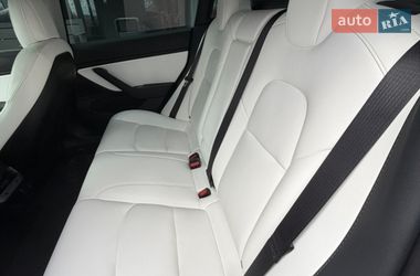 Седан Tesla Model 3 2019 в Чернигове
