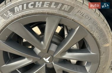 Седан Tesla Model 3 2022 в Києві