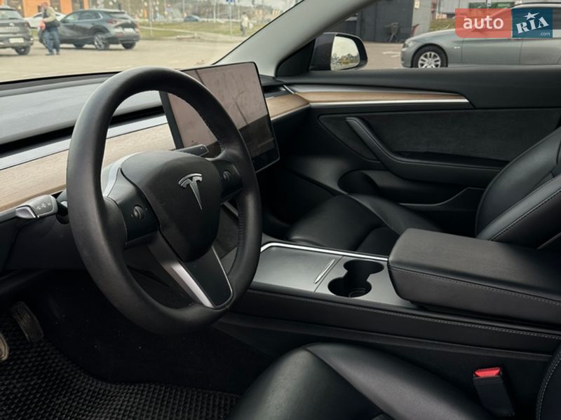 Седан Tesla Model 3 2022 в Києві