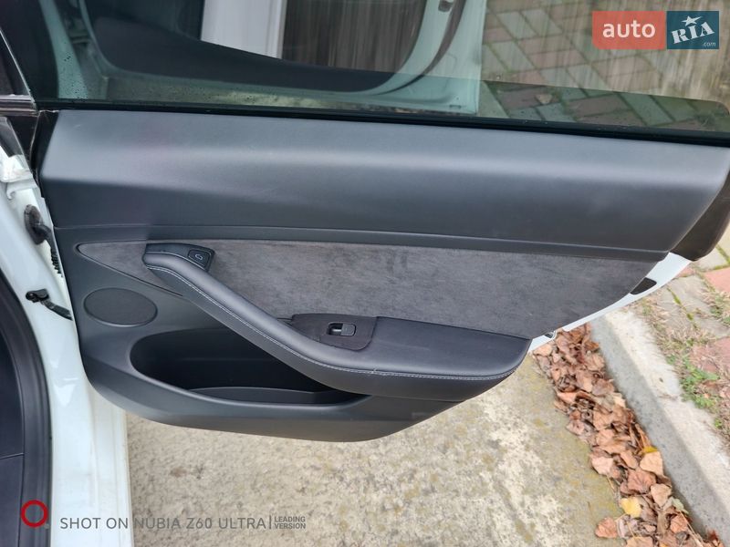 Седан Tesla Model 3 2023 в Кременчуці