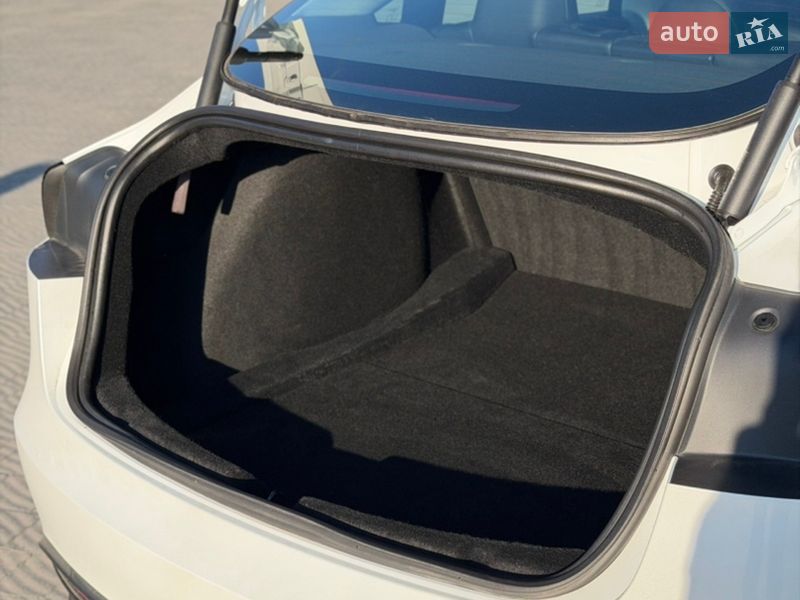 Седан Tesla Model 3 2024 в Львове фото 23 Седан Tesla Model 3 2024 в Львове