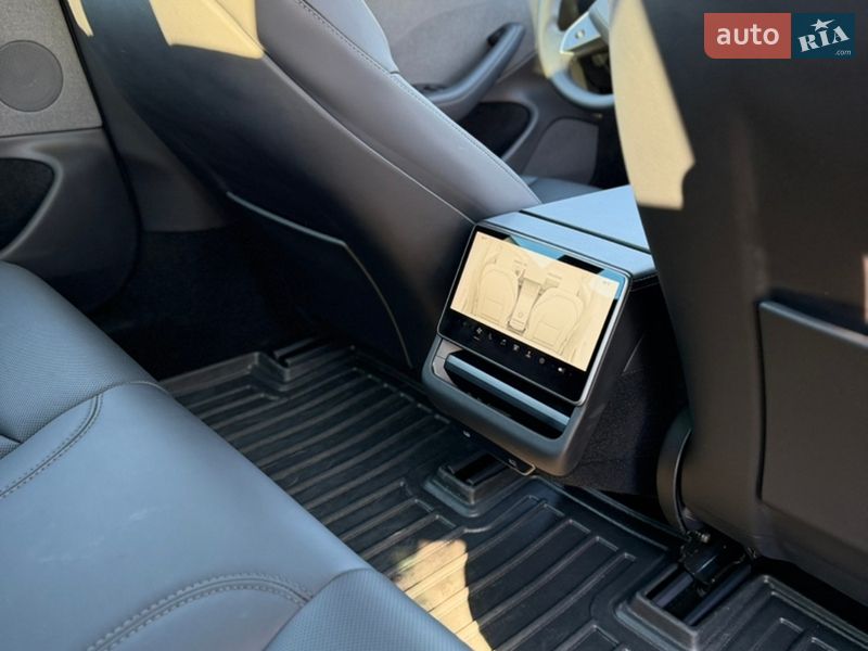 Седан Tesla Model 3 2024 в Львове фото 34 Седан Tesla Model 3 2024 в Львове