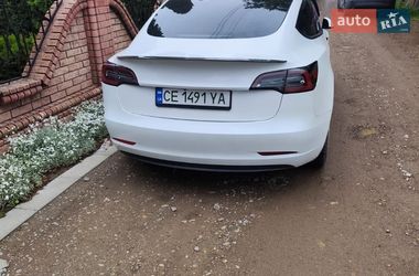 Седан Tesla Model 3 2023 в Чернівцях