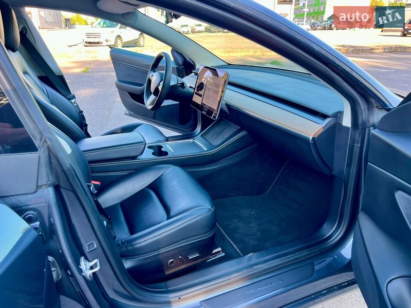 Седан Tesla Model 3 2020 в Рівному