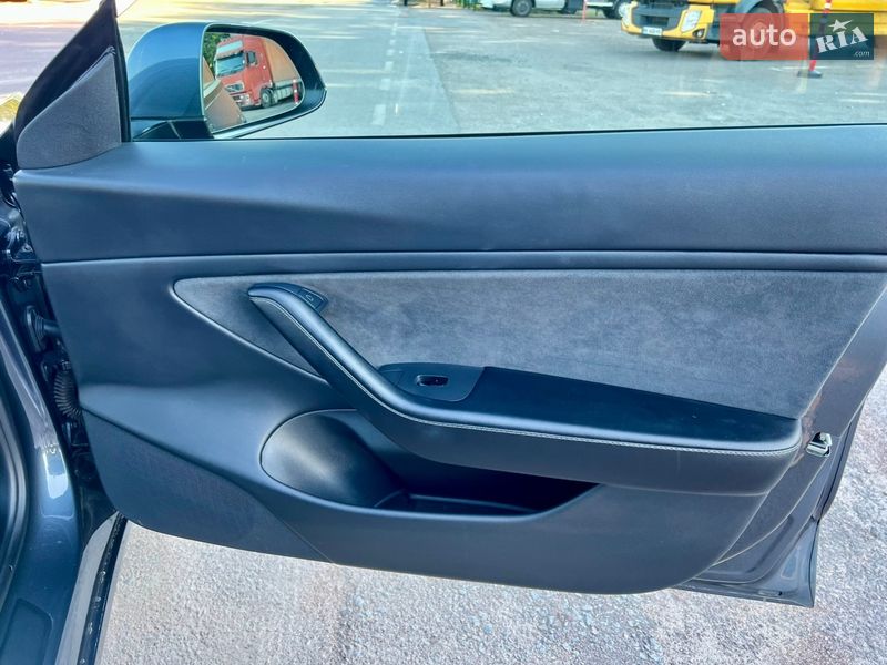 Седан Tesla Model 3 2020 в Рівному