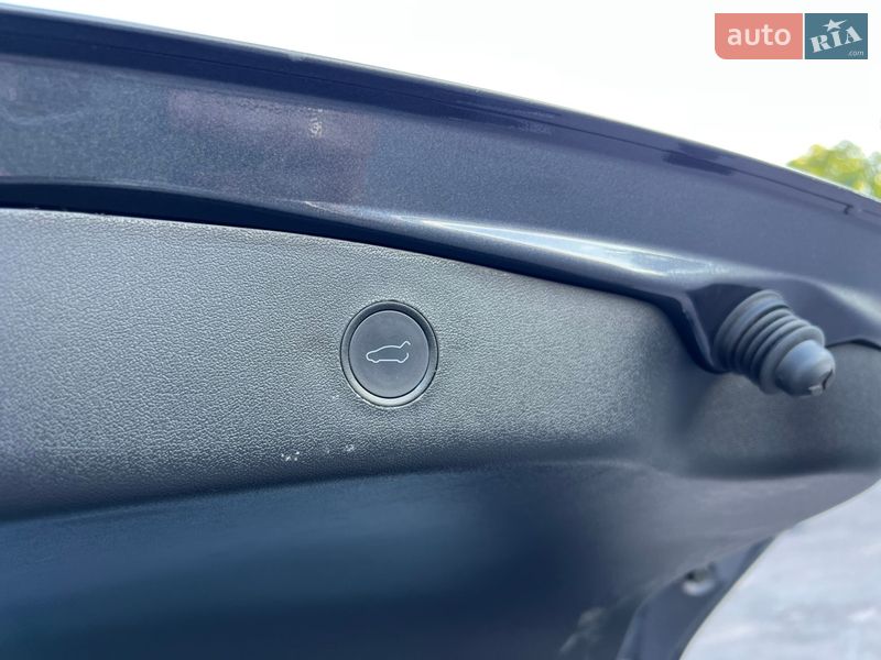 Седан Tesla Model 3 2020 в Рівному