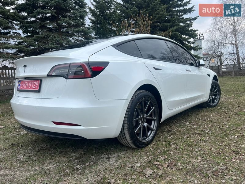 Седан Tesla Model 3 2020 в Збаражі