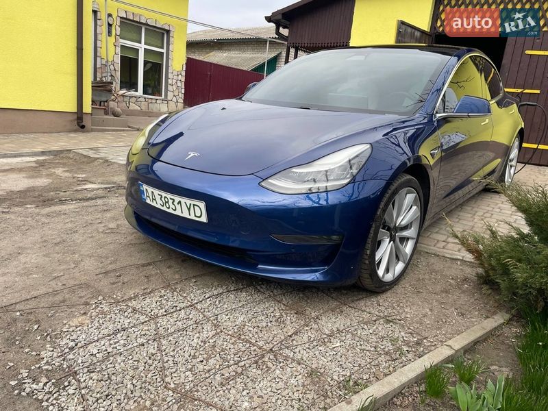 Седан Tesla Model 3 2020 в Киеве