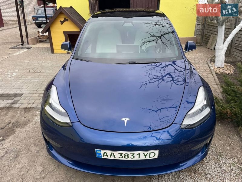 Седан Tesla Model 3 2020 в Киеве