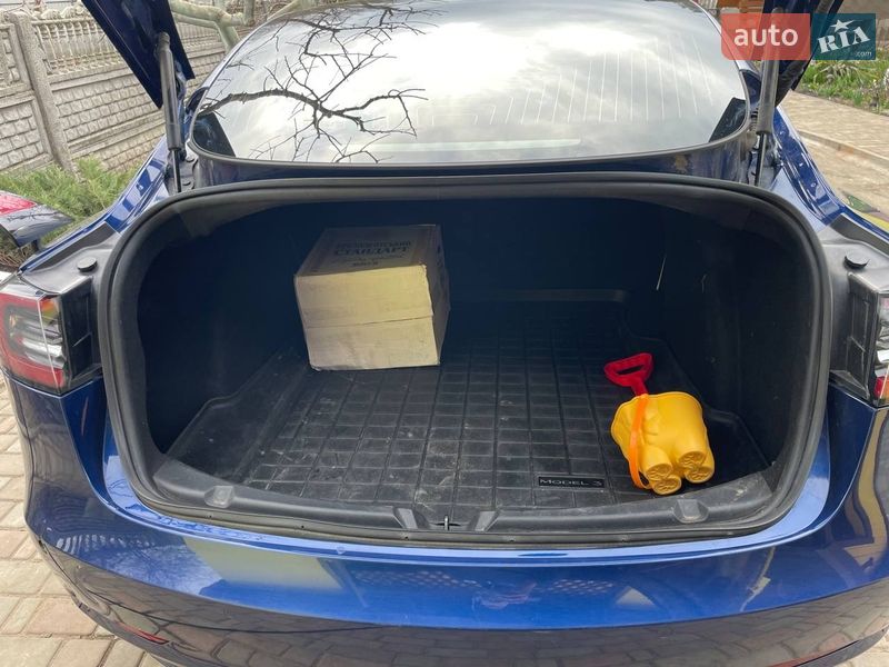 Седан Tesla Model 3 2020 в Киеве