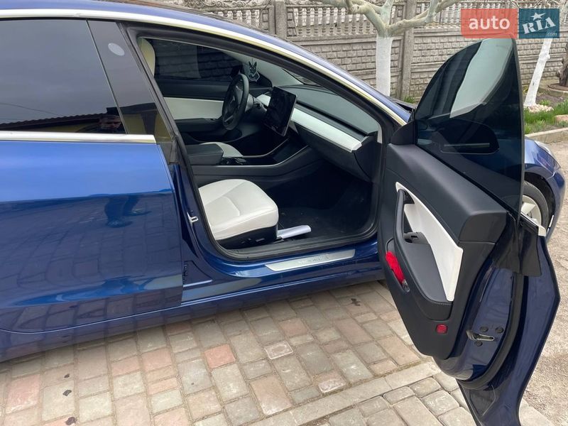 Седан Tesla Model 3 2020 в Киеве