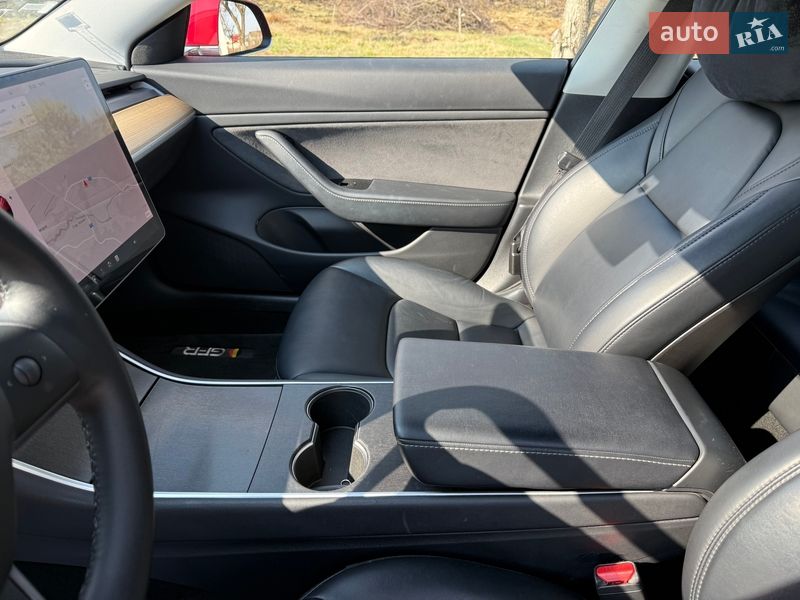 Седан Tesla Model 3 2020 в Коломиї