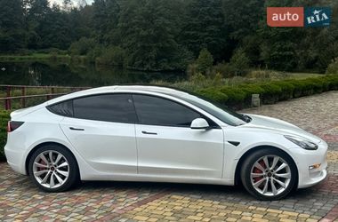 Седан Tesla Model 3 2021 в Львові
