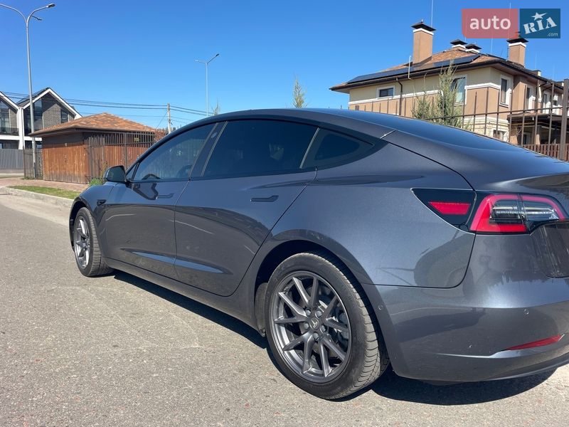 Седан Tesla Model 3 2022 в Киеве