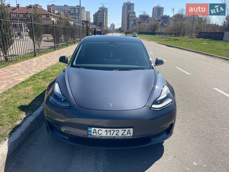 Седан Tesla Model 3 2022 в Киеве