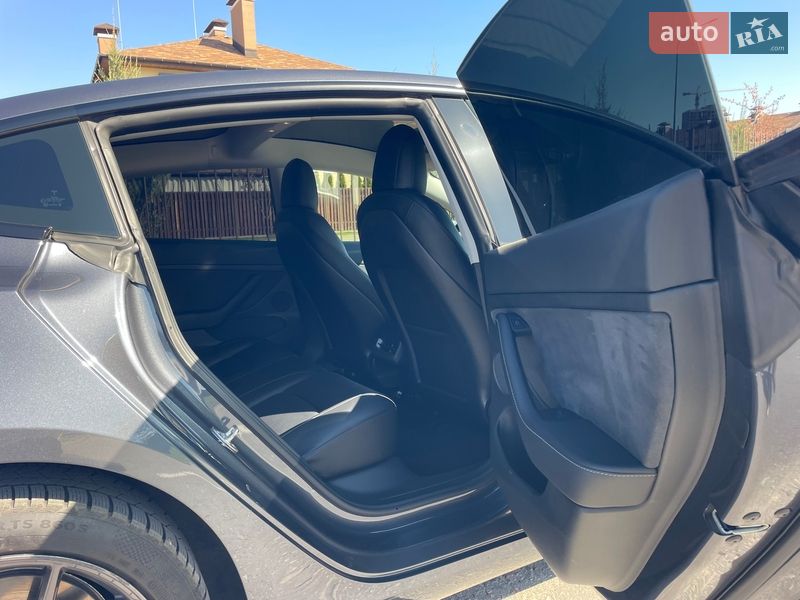 Седан Tesla Model 3 2022 в Киеве