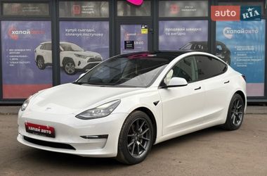 Седан Tesla Model 3 2021 в Виннице
