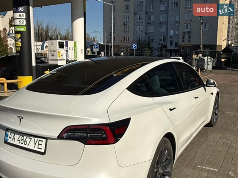 Седан Tesla Model 3 2021 в Киеве