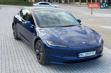 Седан Tesla Model 3 2024 в Львове