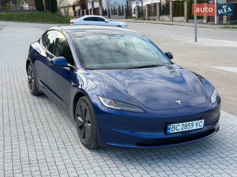 Седан Tesla Model 3 2024 в Львове