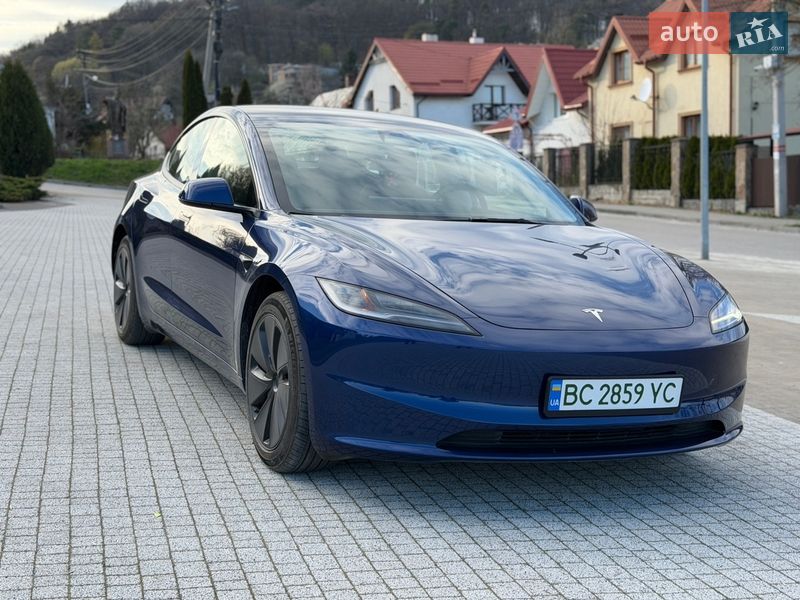 Седан Tesla Model 3 2024 в Львове