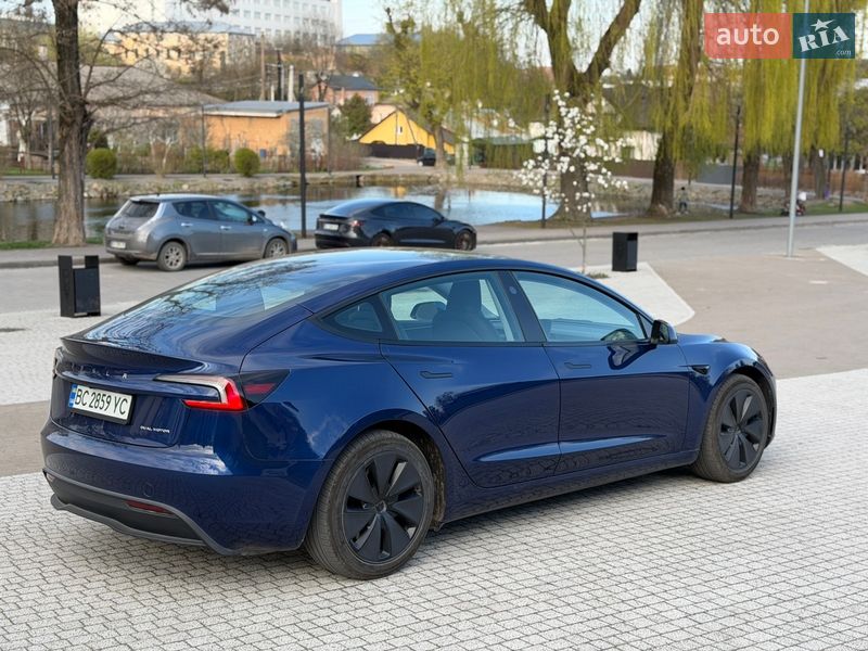 Седан Tesla Model 3 2024 в Львове