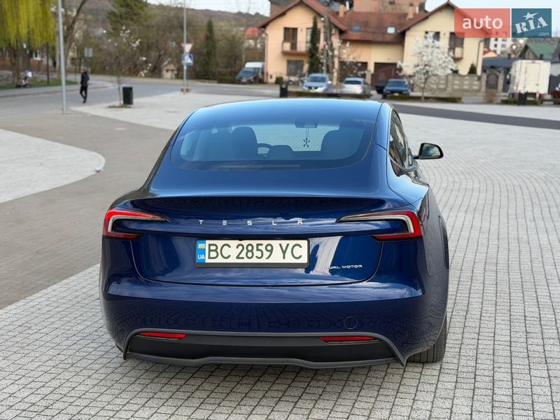 Седан Tesla Model 3 2024 в Львове
