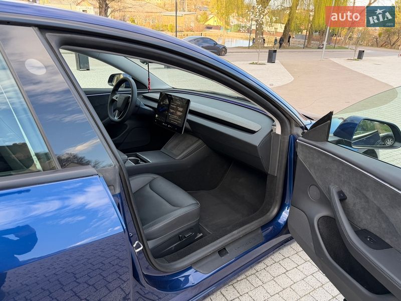 Седан Tesla Model 3 2024 в Львове