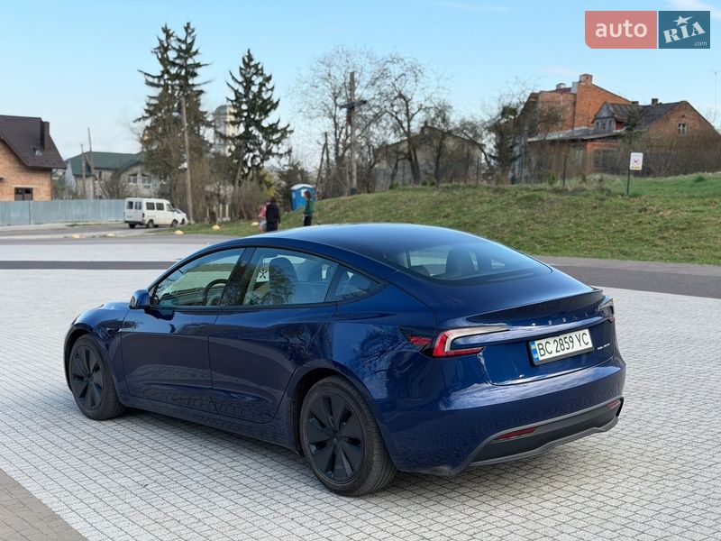 Седан Tesla Model 3 2024 в Львове