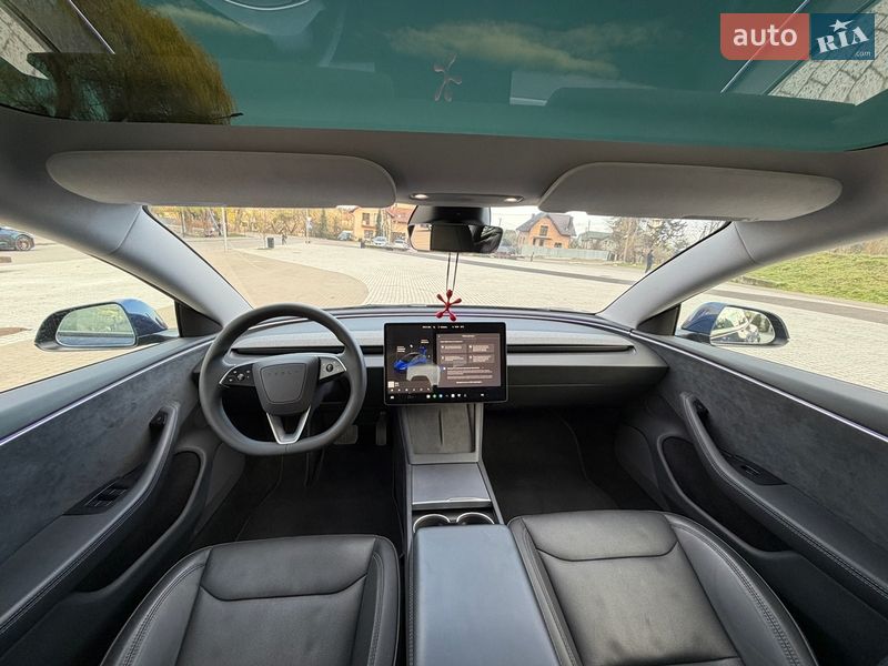 Седан Tesla Model 3 2024 в Львове