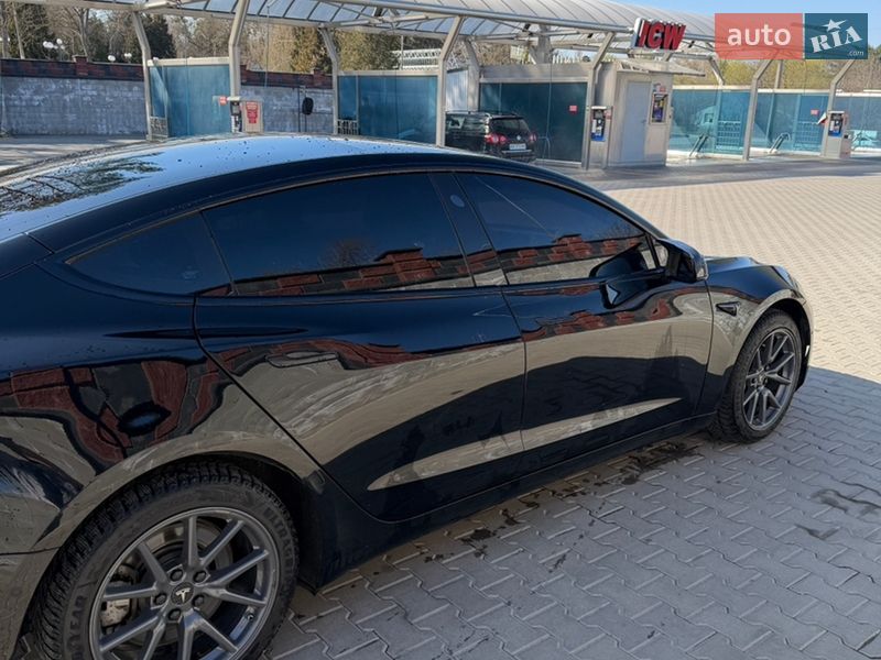 Седан Tesla Model 3 2018 в Ровно