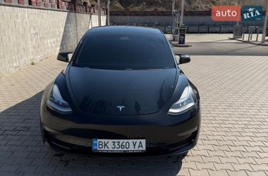 Седан Tesla Model 3 2018 в Рівному