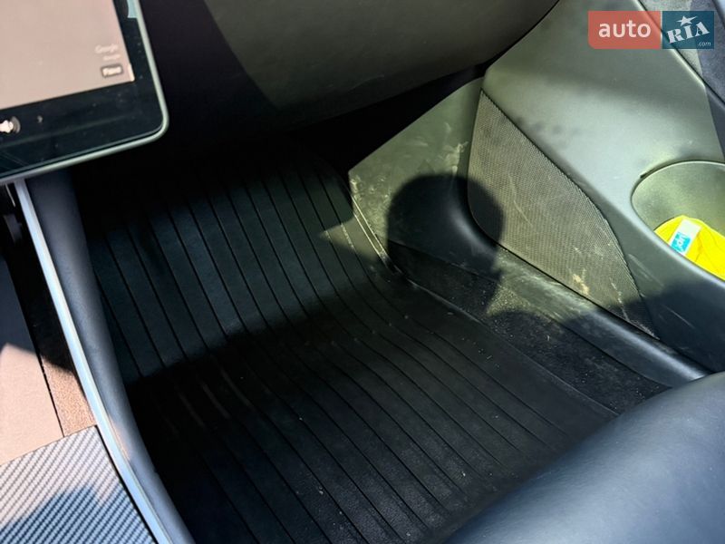 Седан Tesla Model 3 2018 в Ровно