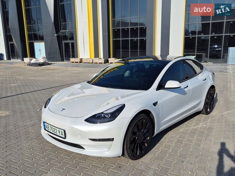 Седан Tesla Model 3 2022 в Виннице