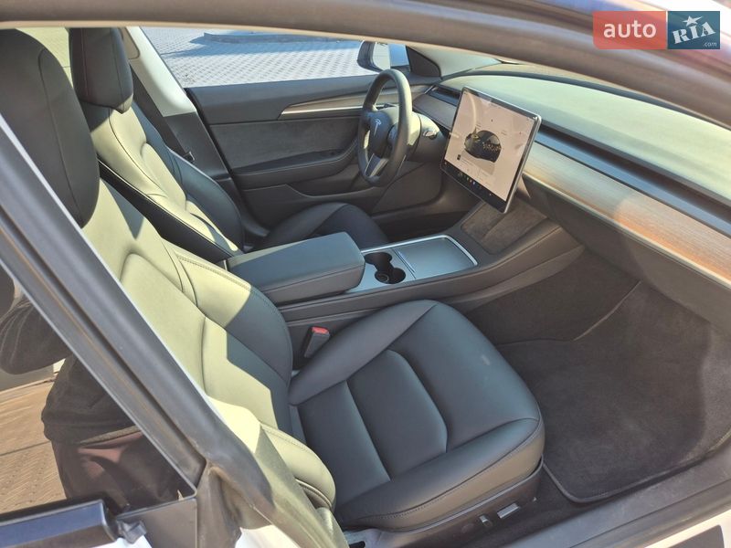 Седан Tesla Model 3 2022 в Виннице
