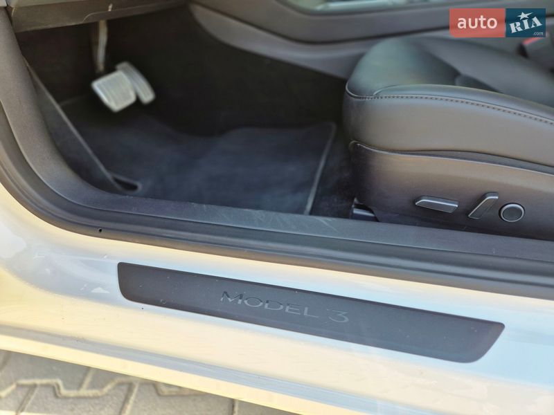 Седан Tesla Model 3 2022 в Виннице