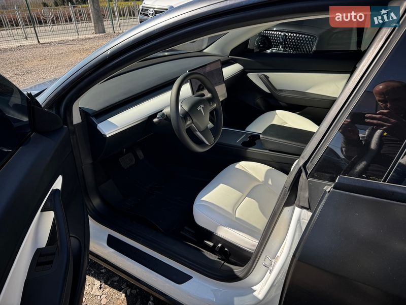 Седан Tesla Model 3 2020 в Киеве