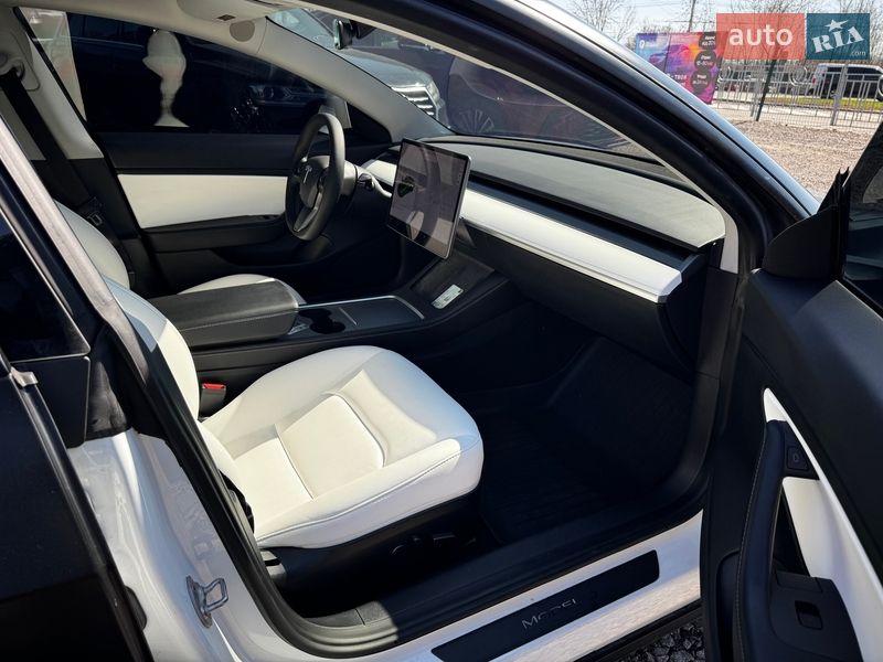 Седан Tesla Model 3 2020 в Киеве