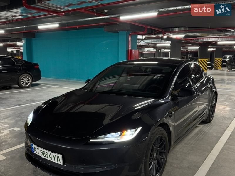 Седан Tesla Model 3 2024 в Ивано-Франковске