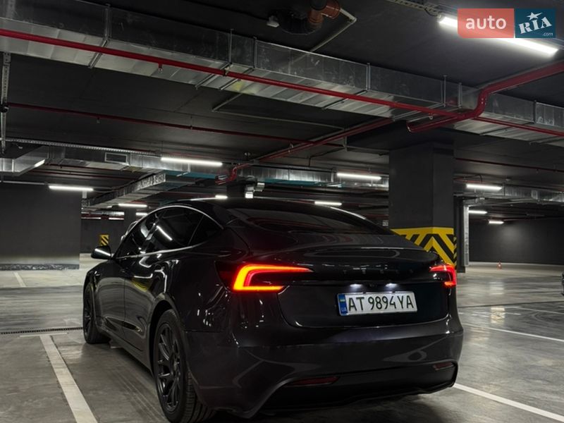 Седан Tesla Model 3 2024 в Ивано-Франковске