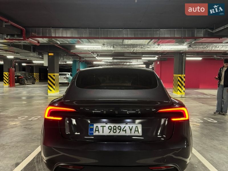Седан Tesla Model 3 2024 в Ивано-Франковске