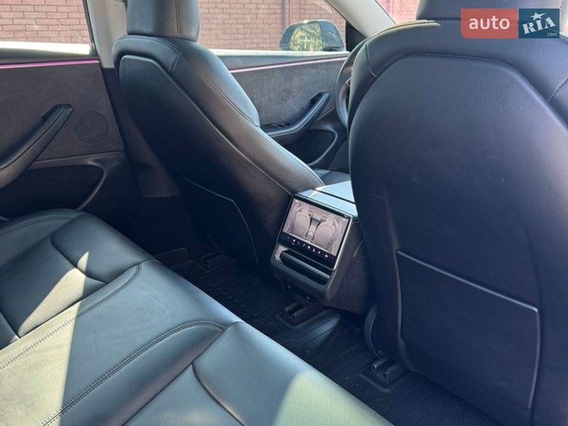 Седан Tesla Model 3 2024 в Ивано-Франковске
