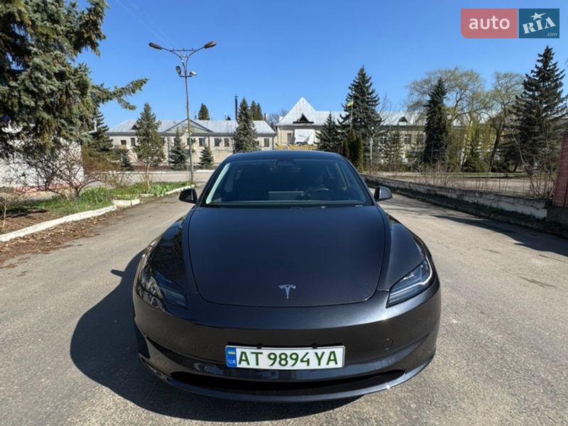 Седан Tesla Model 3 2024 в Ивано-Франковске