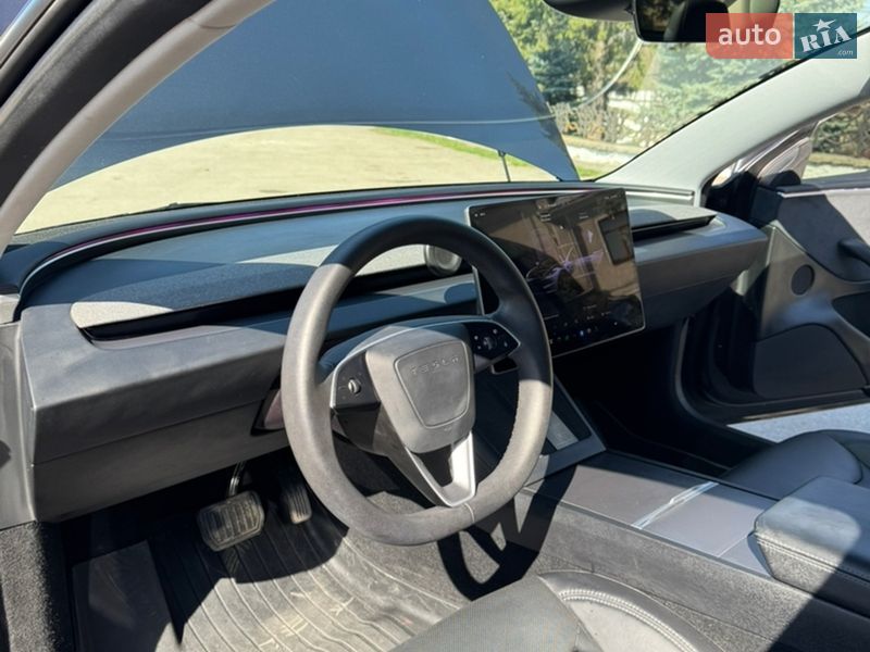 Седан Tesla Model 3 2024 в Ивано-Франковске
