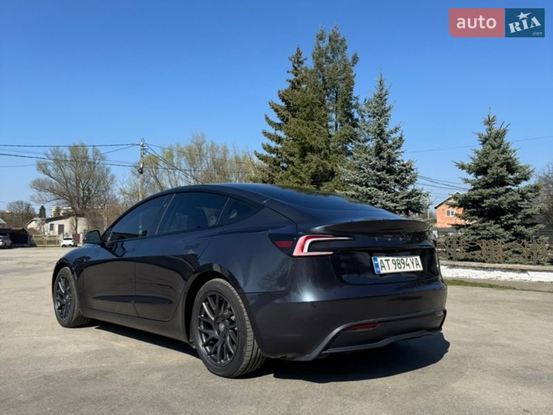 Седан Tesla Model 3 2024 в Ивано-Франковске