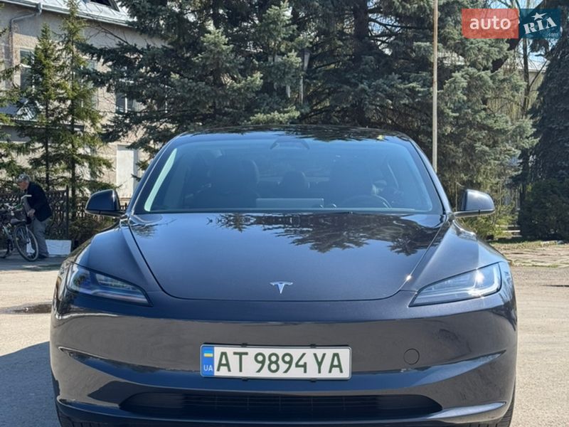 Седан Tesla Model 3 2024 в Ивано-Франковске
